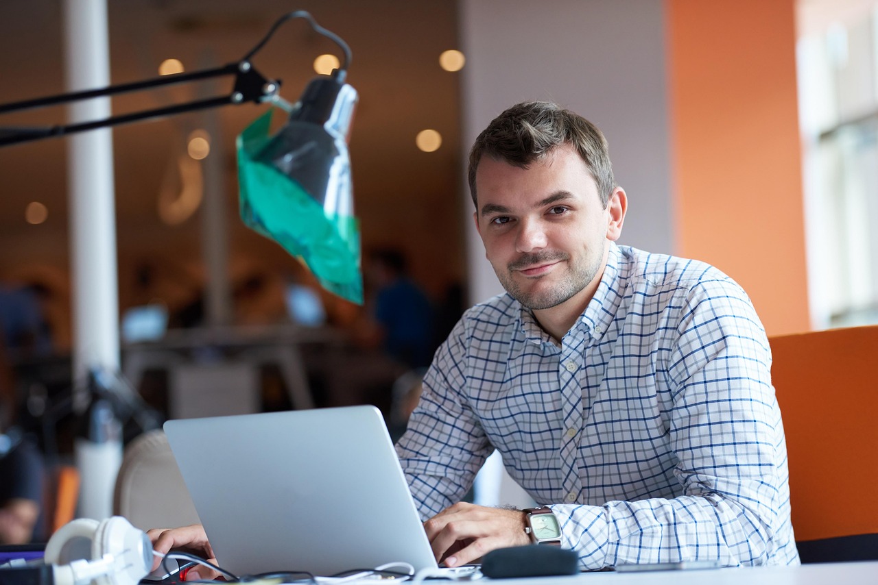 découvrez tout sur les avantages employés : types, importance et conseils pour optimiser les programmes de bénéfices sociaux au sein de votre entreprise.